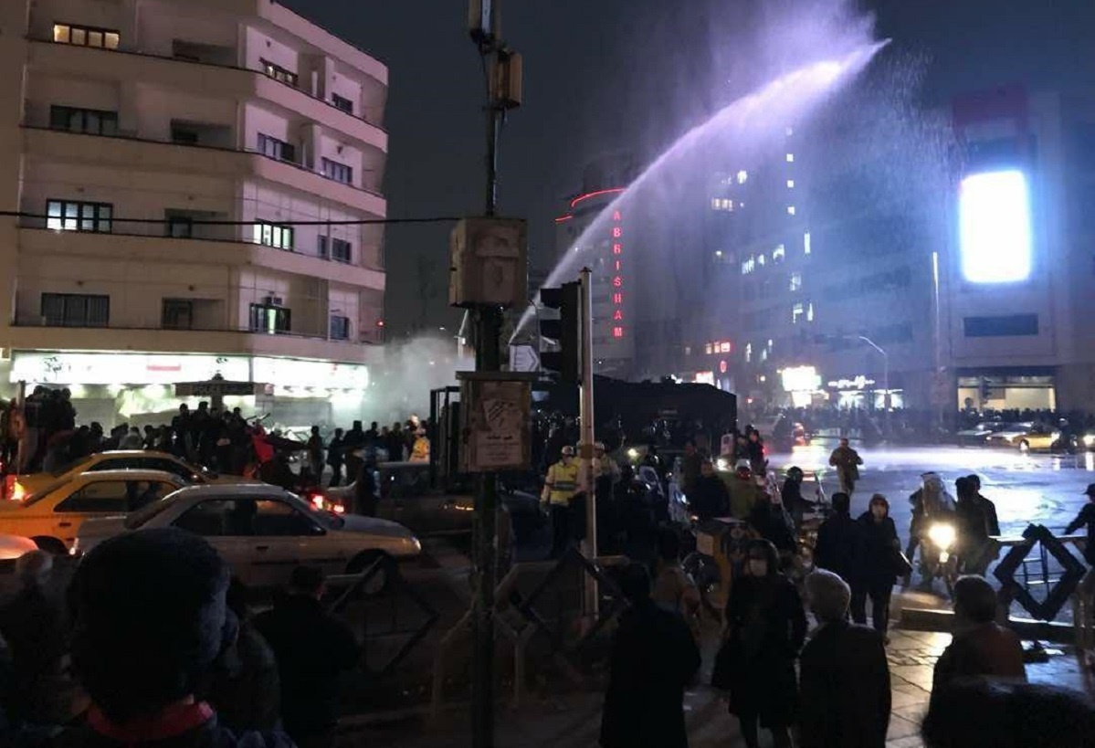    Массовые беспорядки в Иране начались в конце декабря