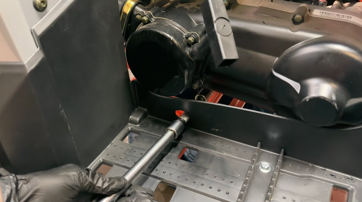 Сливной болт на 220-кубовом квадрике