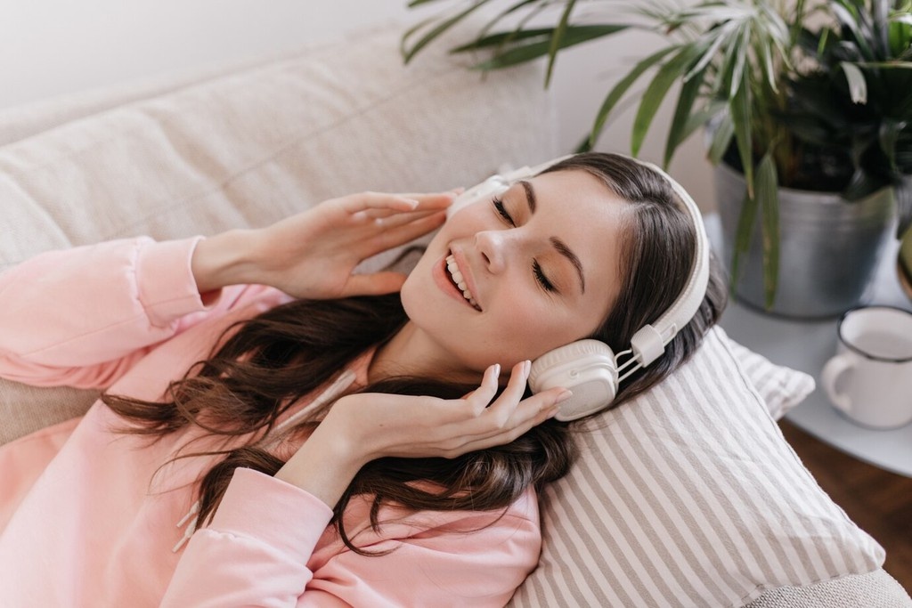    Фото © Freepik / lookstudio