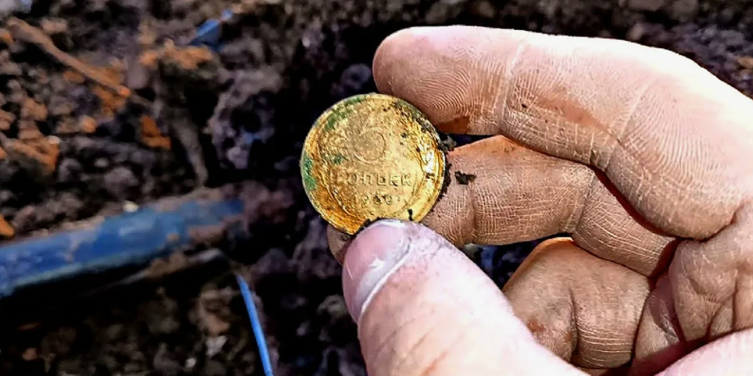 Не на удачу, а с уважением: зачем наши предки клали монету в землю