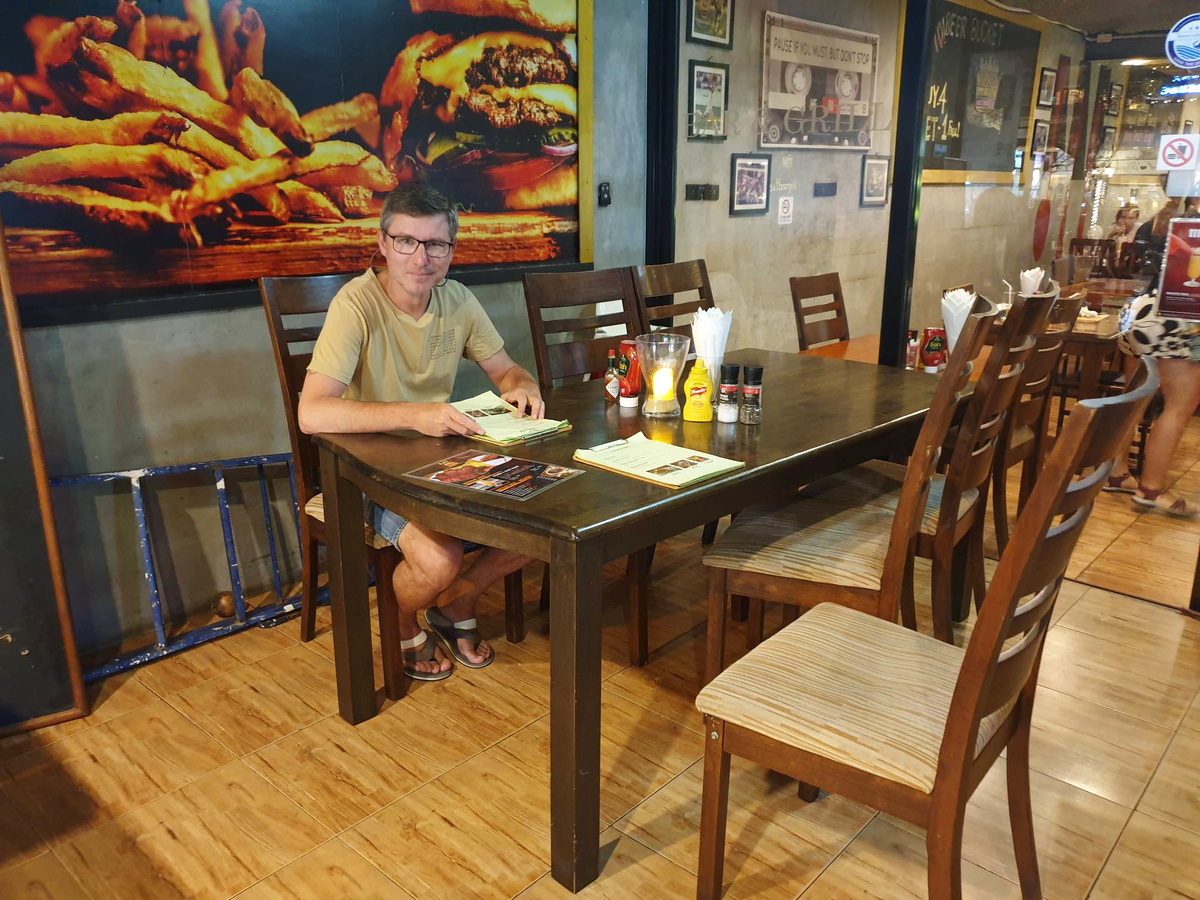 Веранда ресторана EAT Вurgers & Beers