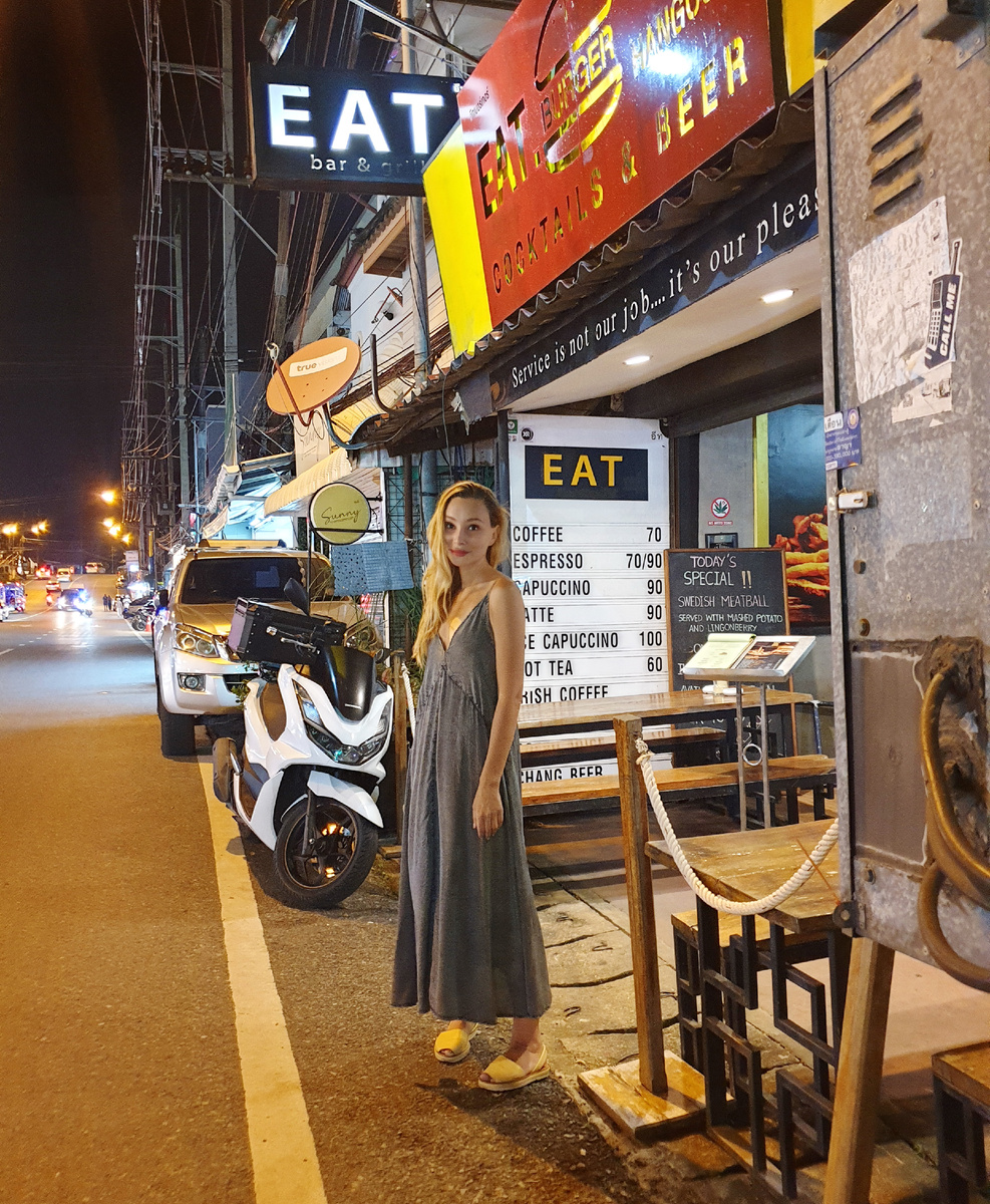 Вход в ресторан EAT Вurgers & Beers