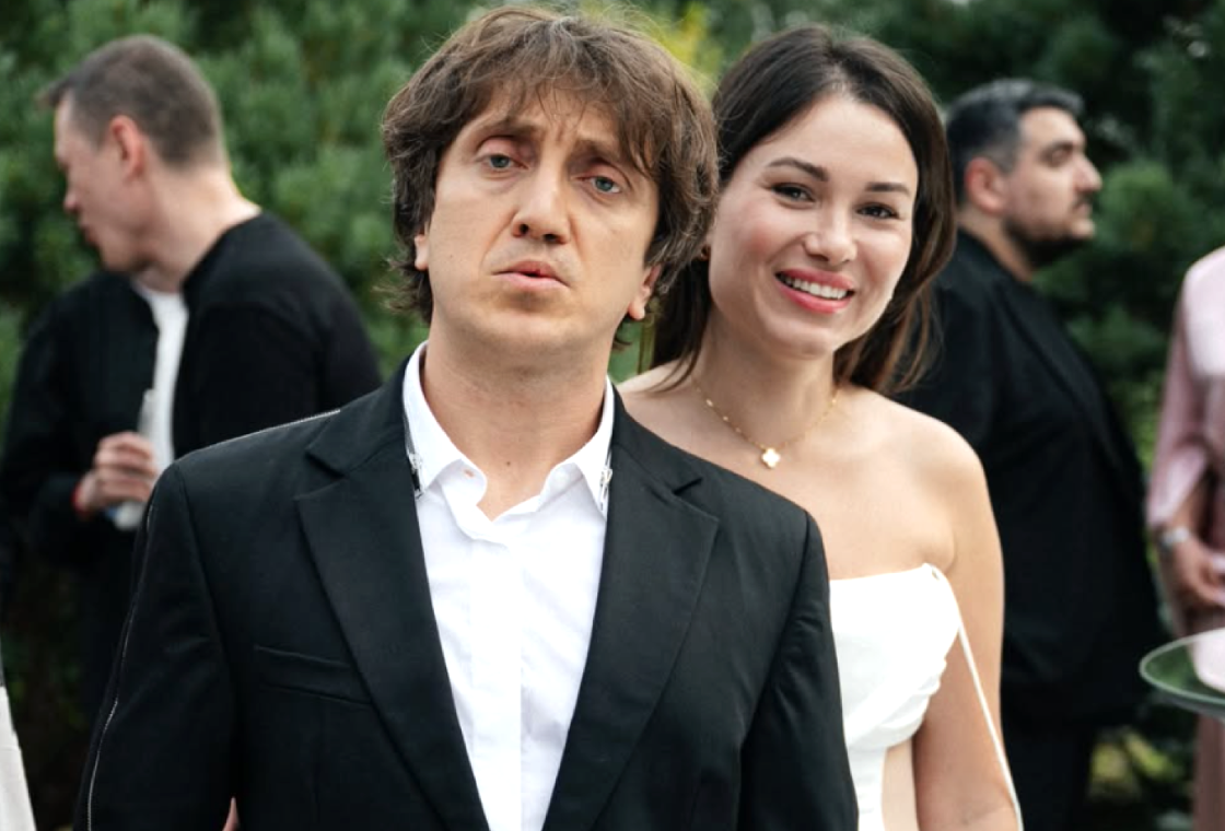 на фото Денис Дорохов с женой Эльвирой