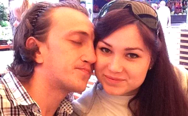 на фото Денис Дорохов с женой Эльвирой