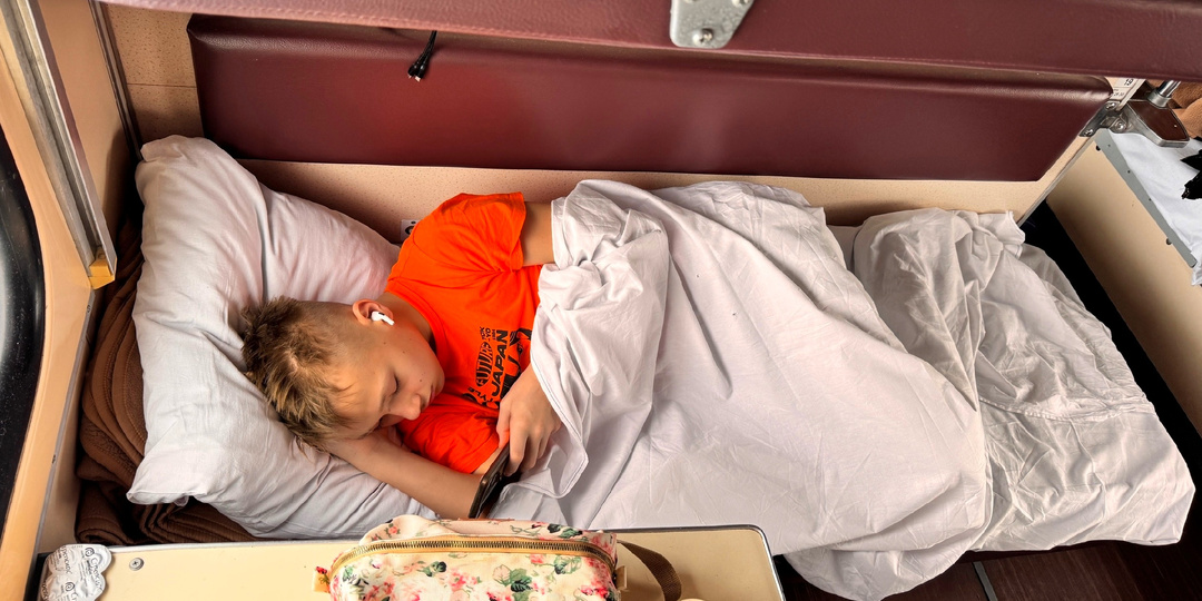 Годами сдавал бельё в поезде, пока не узнал одну деталь. Как положено делать