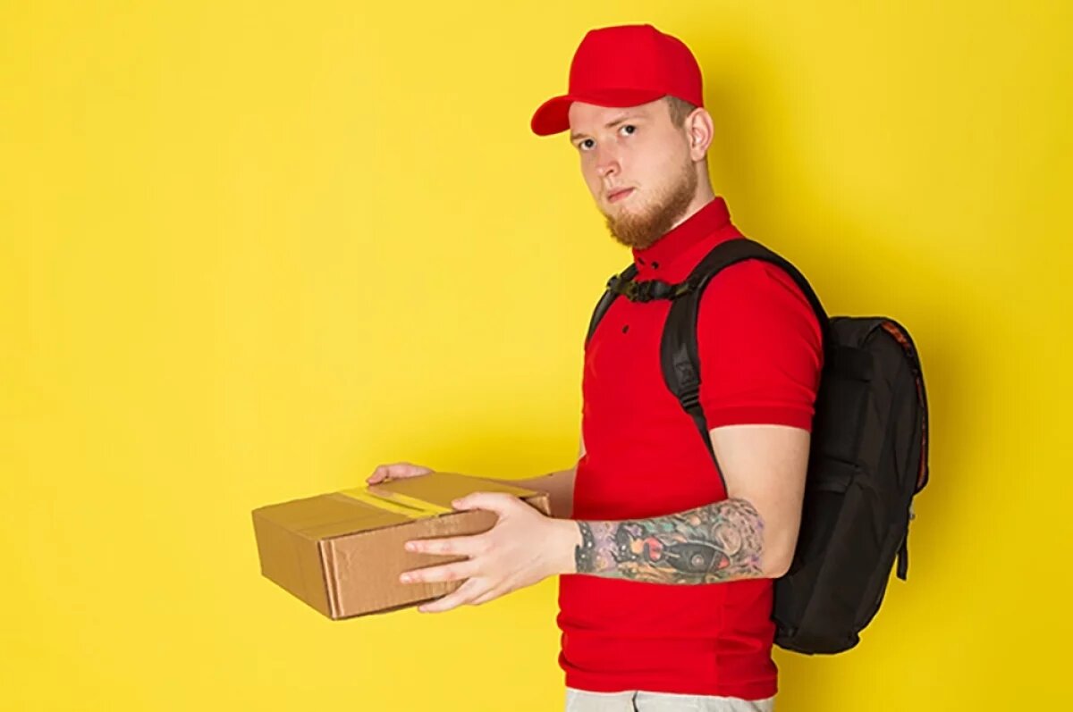    В Петербурге курьеров штрафуют за работу без опознавательной формы