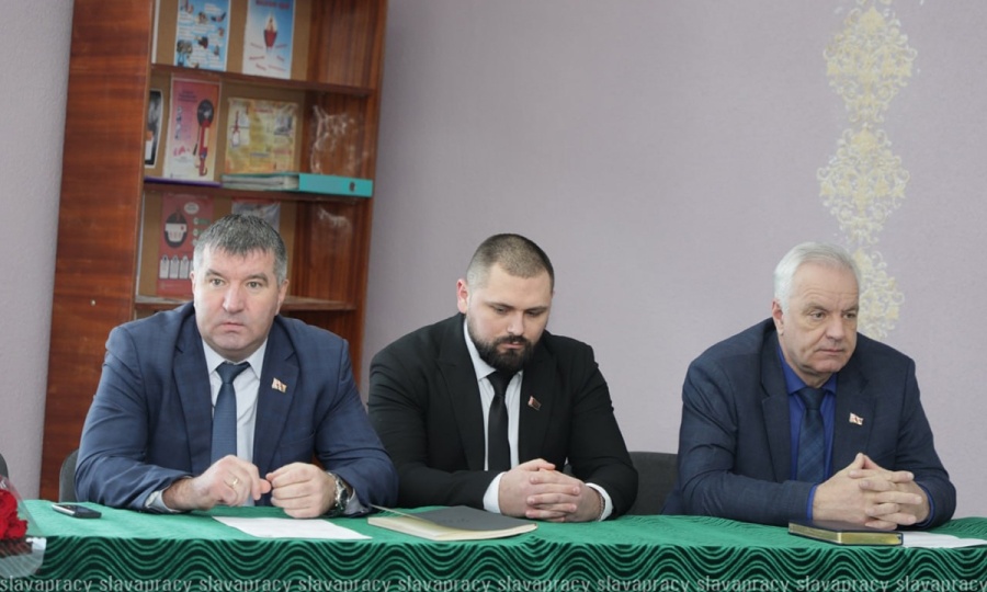 От Послания – к конкретным делам: председатель Копыльского райисполкома обсудил с коллективом "Пионер-Агро" задачи новой пятилетки