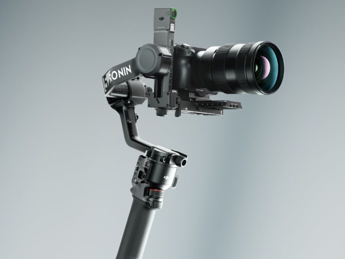    DJI выпустила стабилизатор для камер RS 5 со встроенным экраном