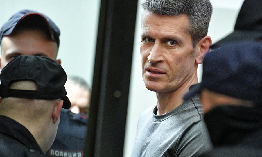 Компаниям братьев Магомедовых запретили судиться со «Сбером» на Кипре