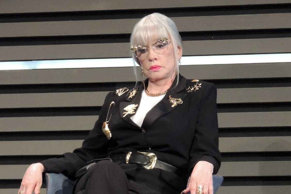    Вера Алентова в спектакле «Ложные признания» Анастасия ПЛЕШАКОВА