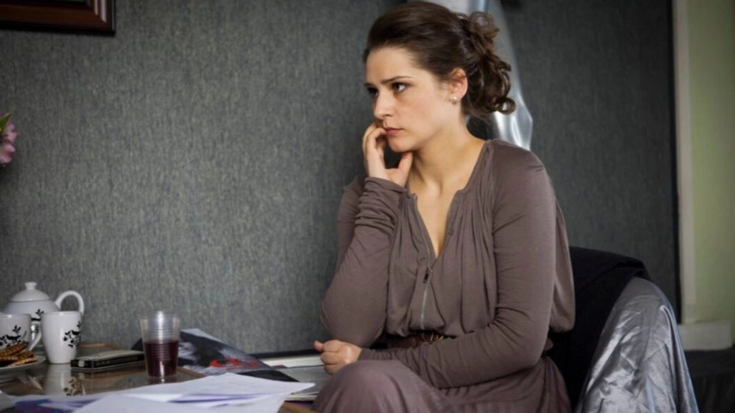    Кадр из фильма "Слабая женщина" (2014). Режиссёр: Всеволод Аравин. ВГТРК.