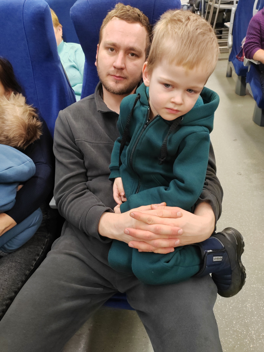 С дядькой маятся в электроне 