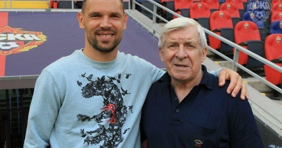 Сергей Игнашевич и ветеран ЦСКА Владимир Пономарев. Фото из интернета.