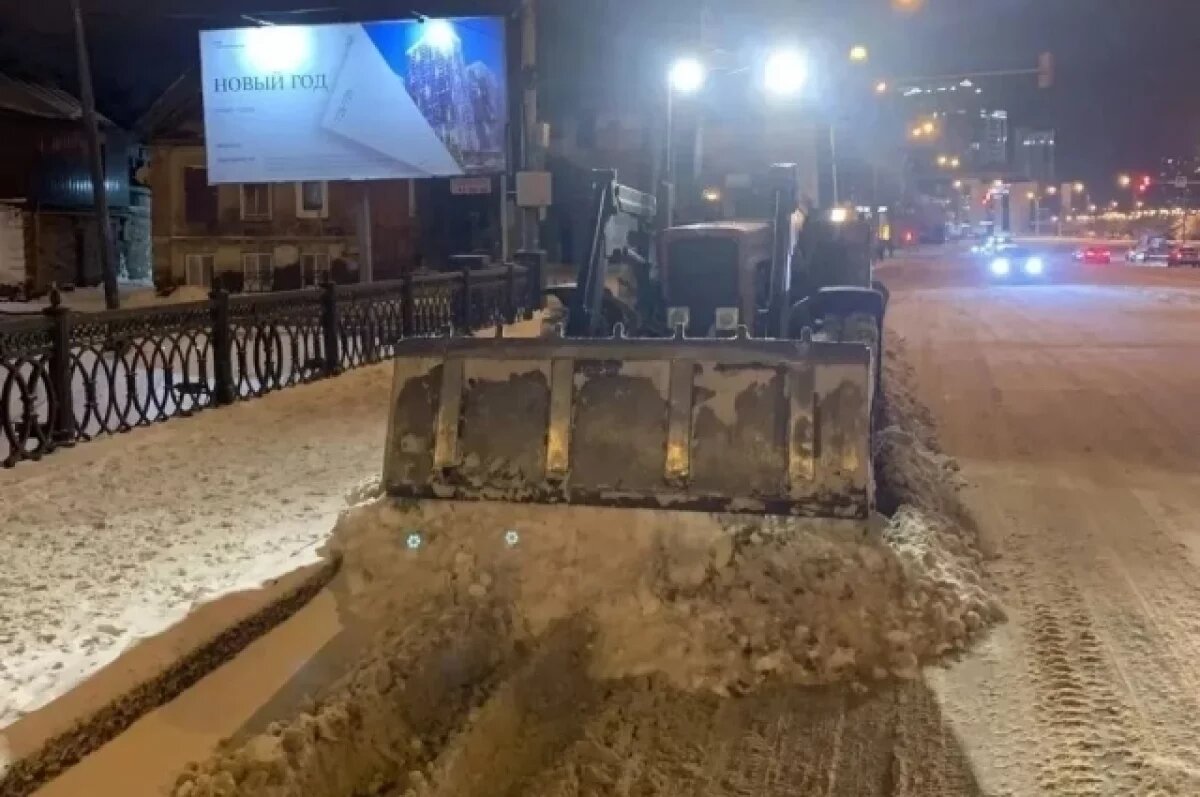    За ночь с улиц Астрахани вывезли около 450 кубометров снега