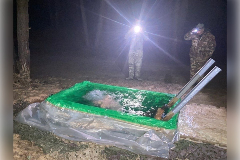    Купания на Крещение на передовой организуют ежегодно. Фото: личный архив