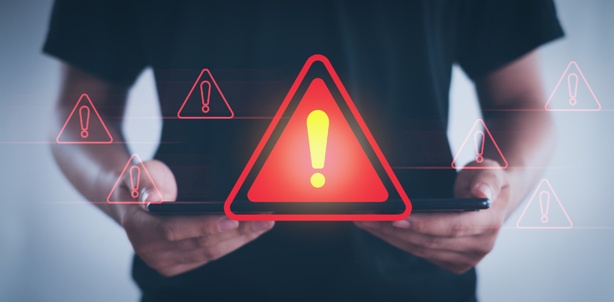 Мы уже разбирали оценку рисков аварий на производстве, которая позволяет выявлять потенциальные угрозы. Сегодня поговорим о следующем шаге — моделировании аварий на опасных производственных объектах. Этот инструмент помогает не просто оценить риск, а увидеть, как авария может развиваться, какие факторы влияют на ее динамику и какие последствия могут наступить.