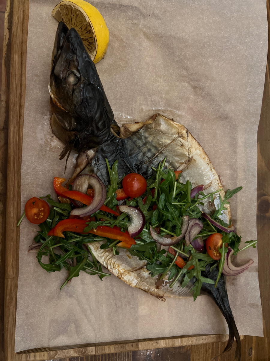 Макрель мурманская с костра с чёрной редькой