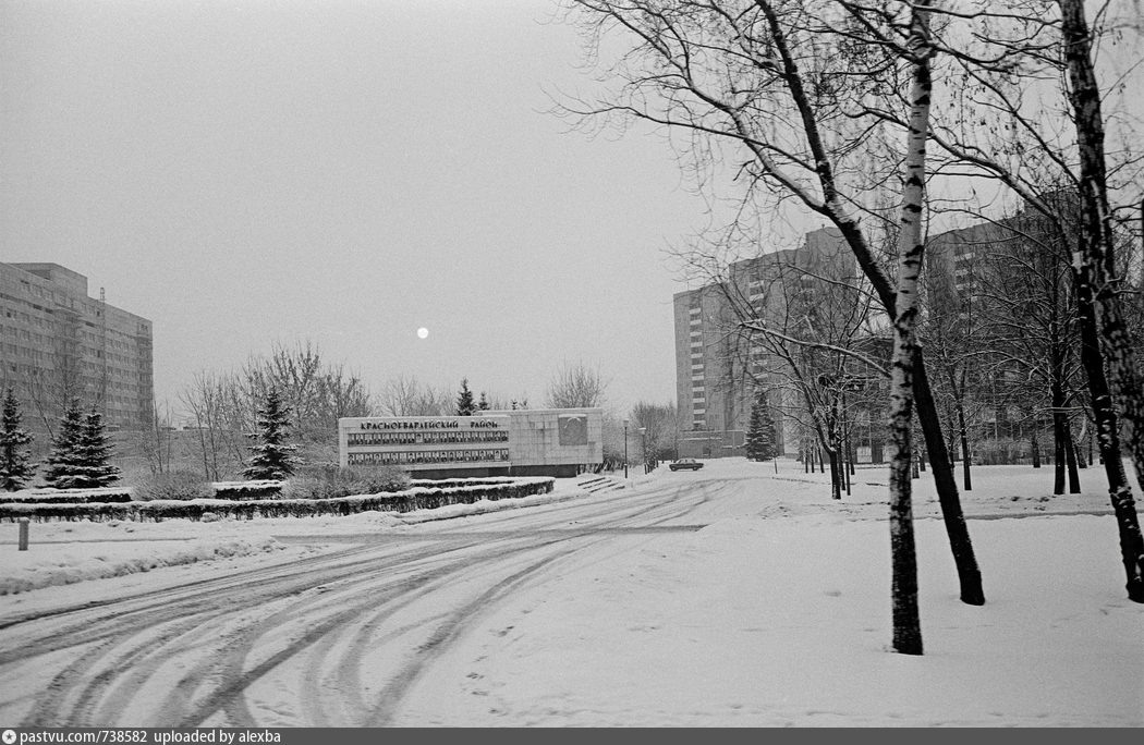 Каширское шоссе, 12, 1987 год. Красногвардейский райком КПСС и ВЛКСМ и исполком. Автор: Philippe Moroux.