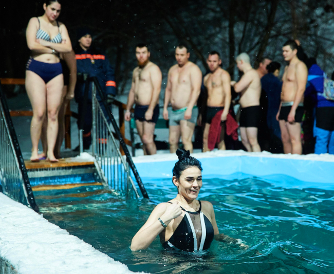 Новосибирск. Крещенские купания: https://ngs.ru/text/religion/2025/01/19/75004577/