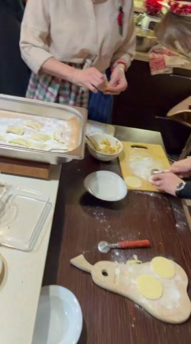    Полина Диброва устроила девичник с гаданием. Источник: t.me/dibrovapolina