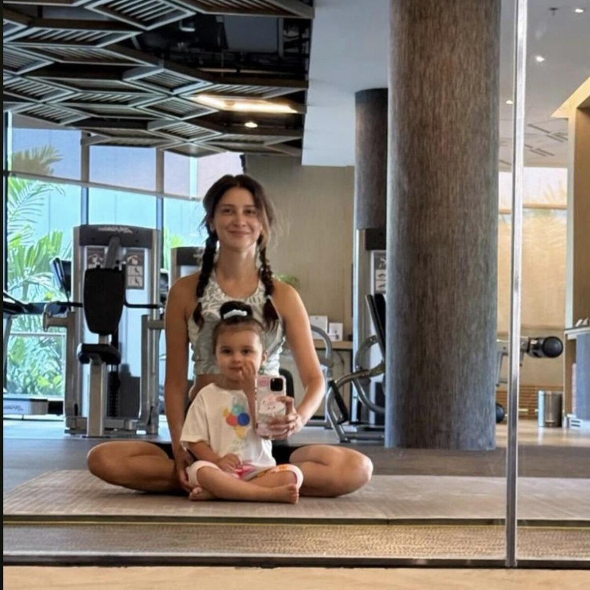    Равшана Куркова с дочкой Самирой Социальные сети