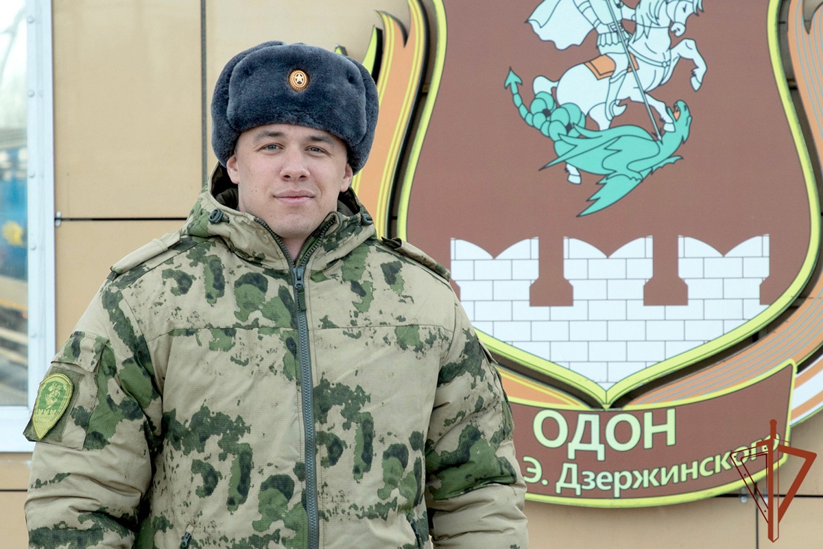    Самый успешный артист года рэпер Macan уже освоился в спецназе. Он ведь и треки писал о крепких парнях. Теперь надо соответствовать. / Росгвардия