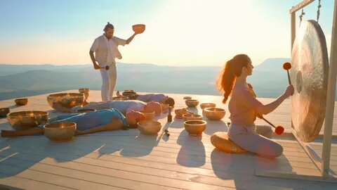 (источник изображения тут: https://www.strictly-stress-management.com/blog/sound-baths-stress-reduction/)