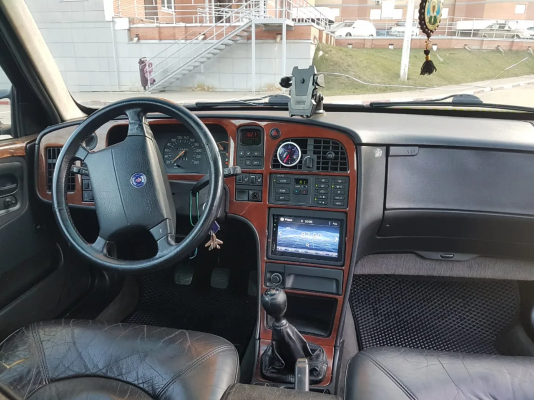 Салон Saab 900