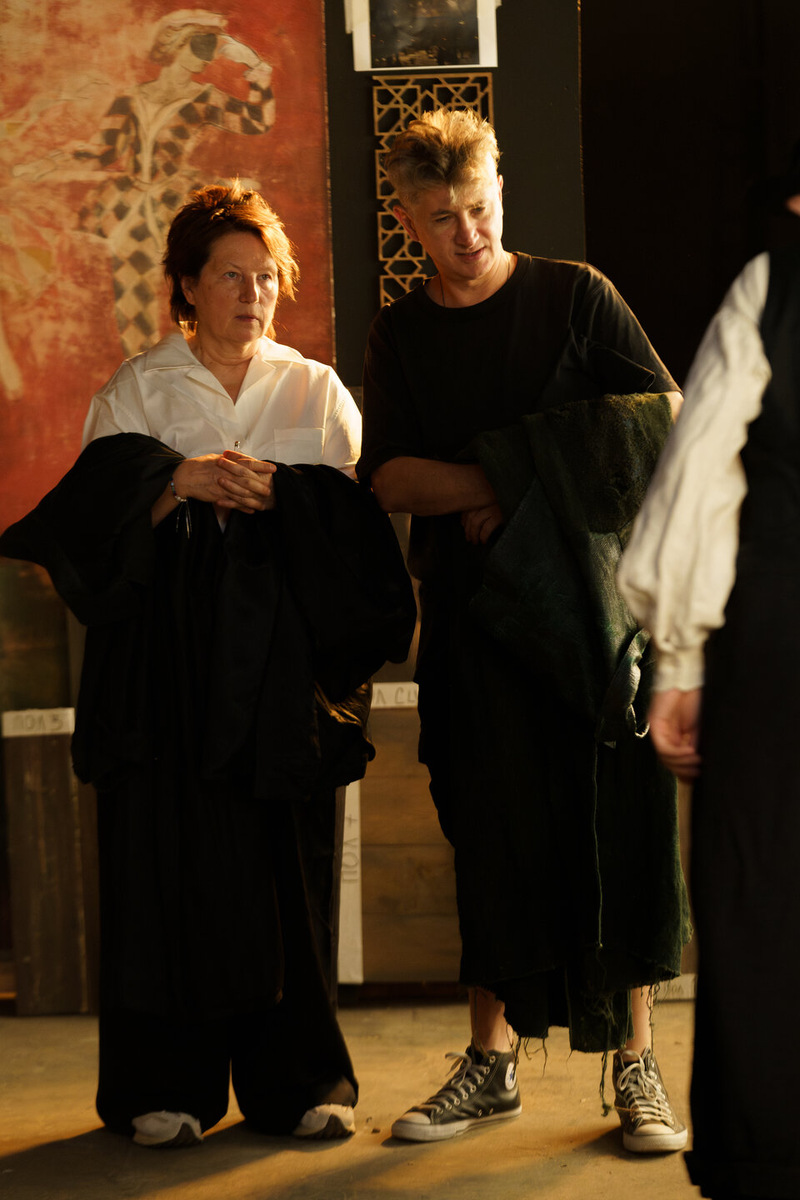    Художник по костюмам Надежда Васильева и режиссер Игорь Волошин