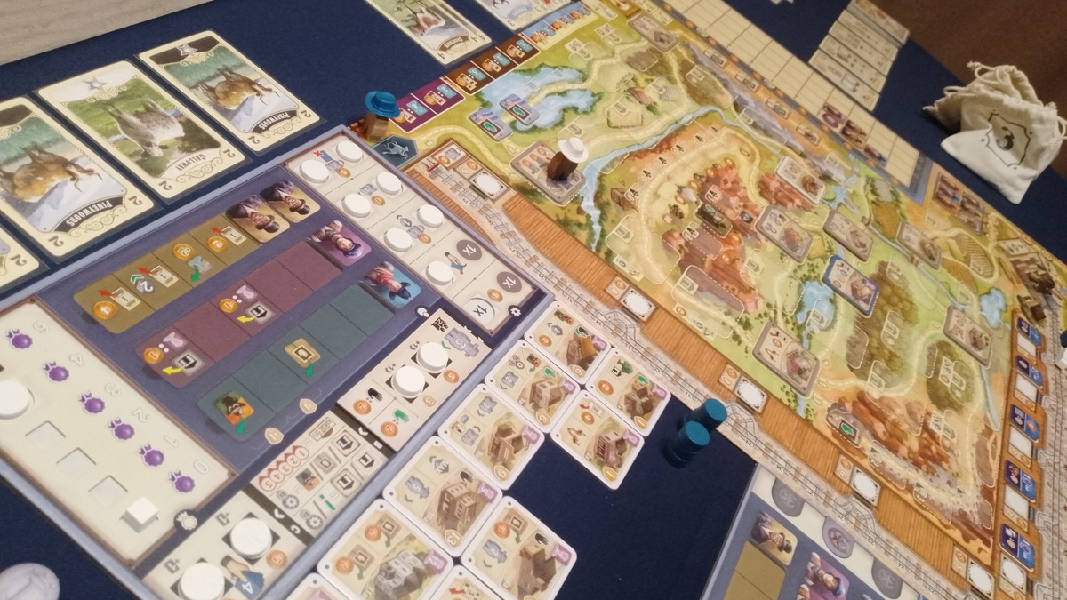 70% партий в эту игру у меня происходили в одиночном режиме. Часть планшета справа на снимке — Автома, справа — мой планшет. Фото с моей игровой партии.