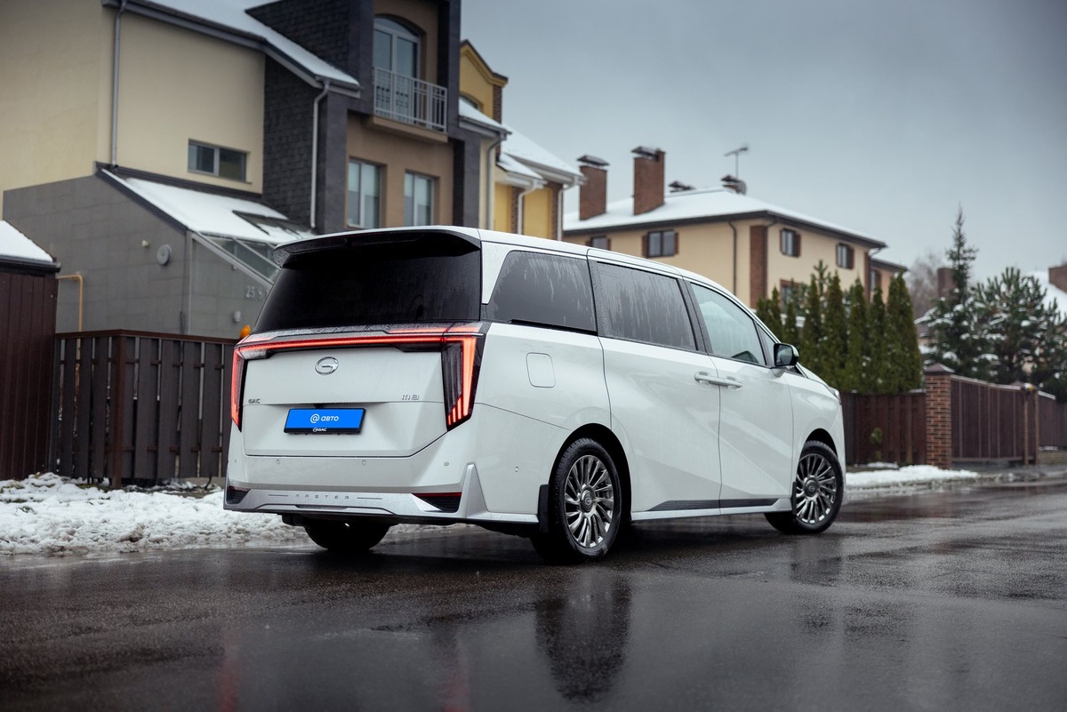    Все варианты GAC M8, кроме базового, комплектуются хромированными 18-дюймовыми колесами