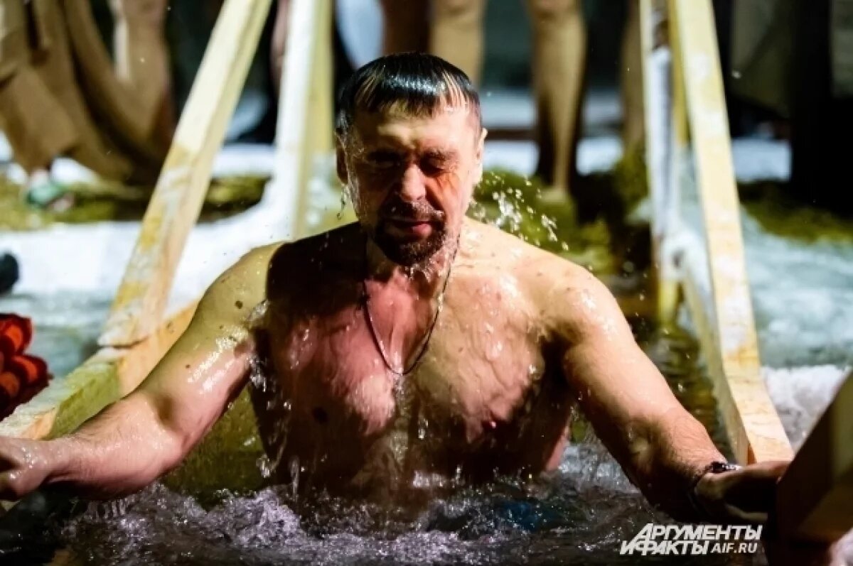    Уролог Кахоров напомнил мужчинам о рисках крещенских купаний