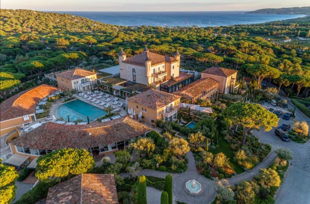 Исторический замок в Сен-Тропе становится местом действия четвертого сезона Белого Лотоса