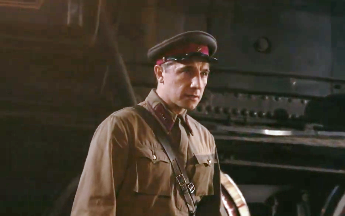 Данилов. Кадр из сериала "Спутники".