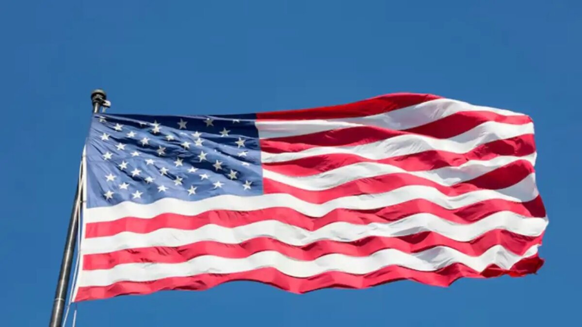   Государственный флаг США. © ru.freepik.com