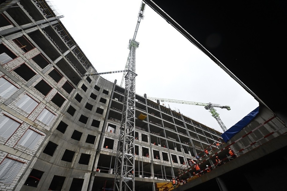    Планируют, что инвестор расселит 16 многоквартирных домов за свой счет. Иван МАКЕЕВ