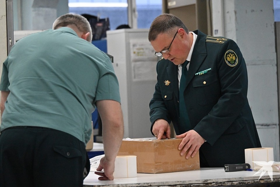    Таможенники в Кольцово изъяли у пассажиров более 90 миллионов рублей за 2025 год Владимир ВЕЛЕНГУРИН