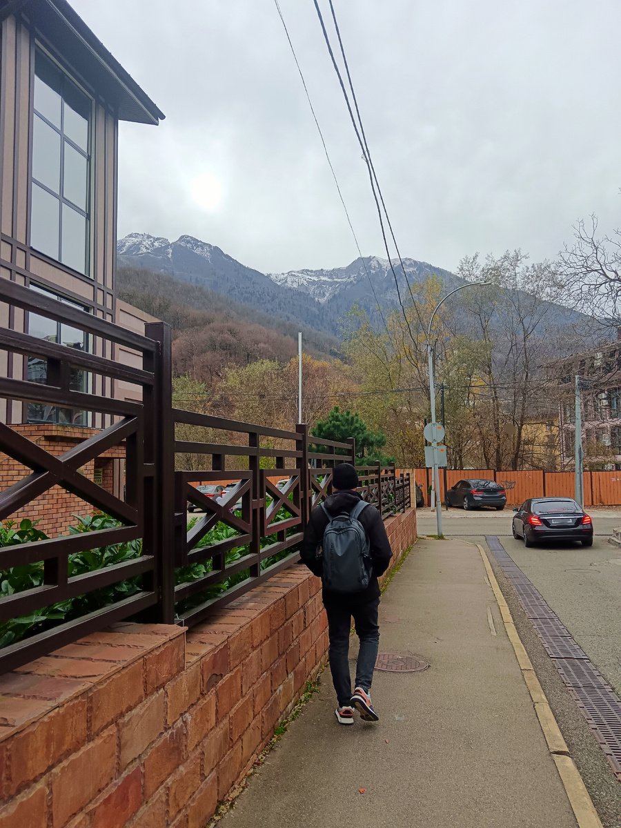 Фото автора. От отеля до остановки транспорта 3-5 минут неторопливым шагом. 