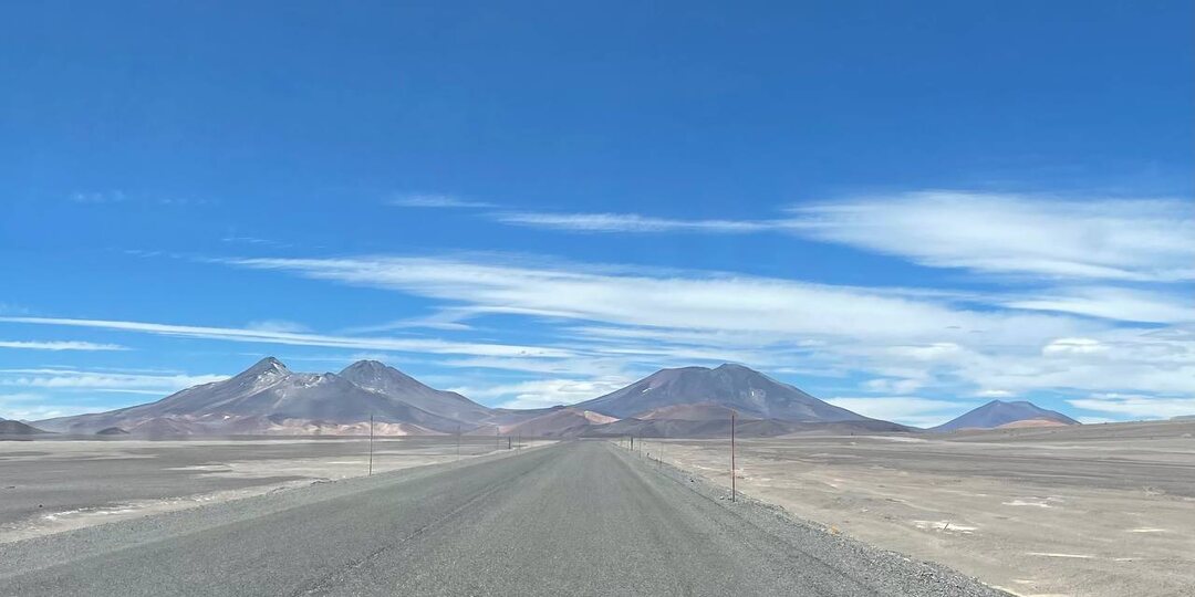 Спуск вниз к лагерю подарил нам необыкновенные облака в форме летающих тарелок и причудливых созданий