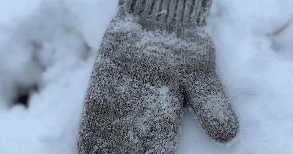 О чем предупреждает потеря одной перчатки и почему вторую нужно выбросить немедленно