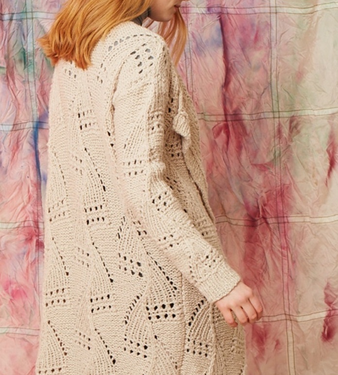 Белый кардиган. Фото источник: коллекция  LANG YARNS.