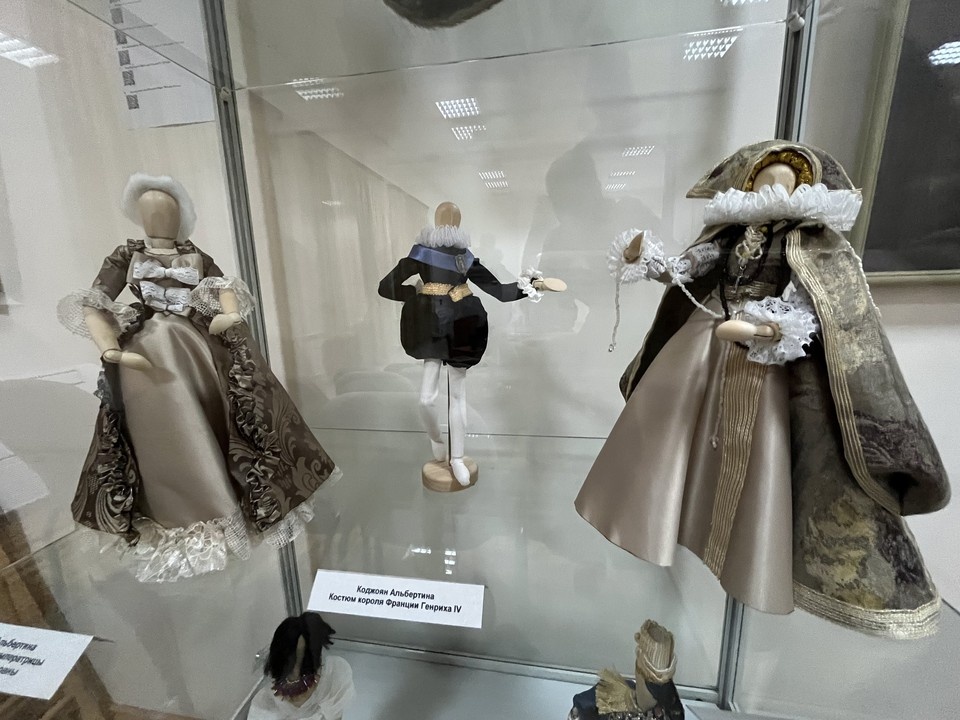    Невероятно статусный образ короля Генриха IV с его знаменитым накрахмаленным белым воротником. Екатерина ПОПОВА