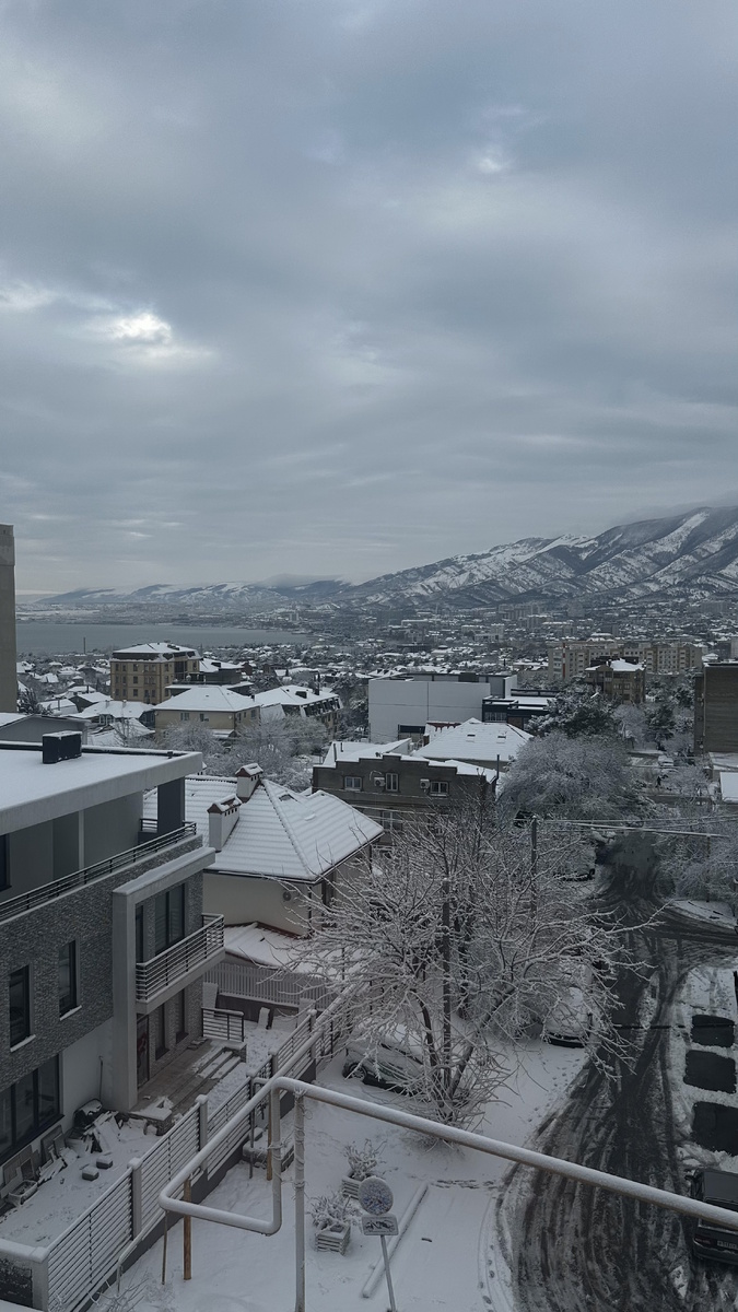 Смотрите галерею с видами снежного Геленджика
