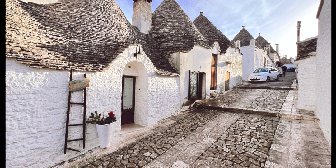 Это не пещера, но очень близко. Как мы жили в настоящем домике Трулло в Италии