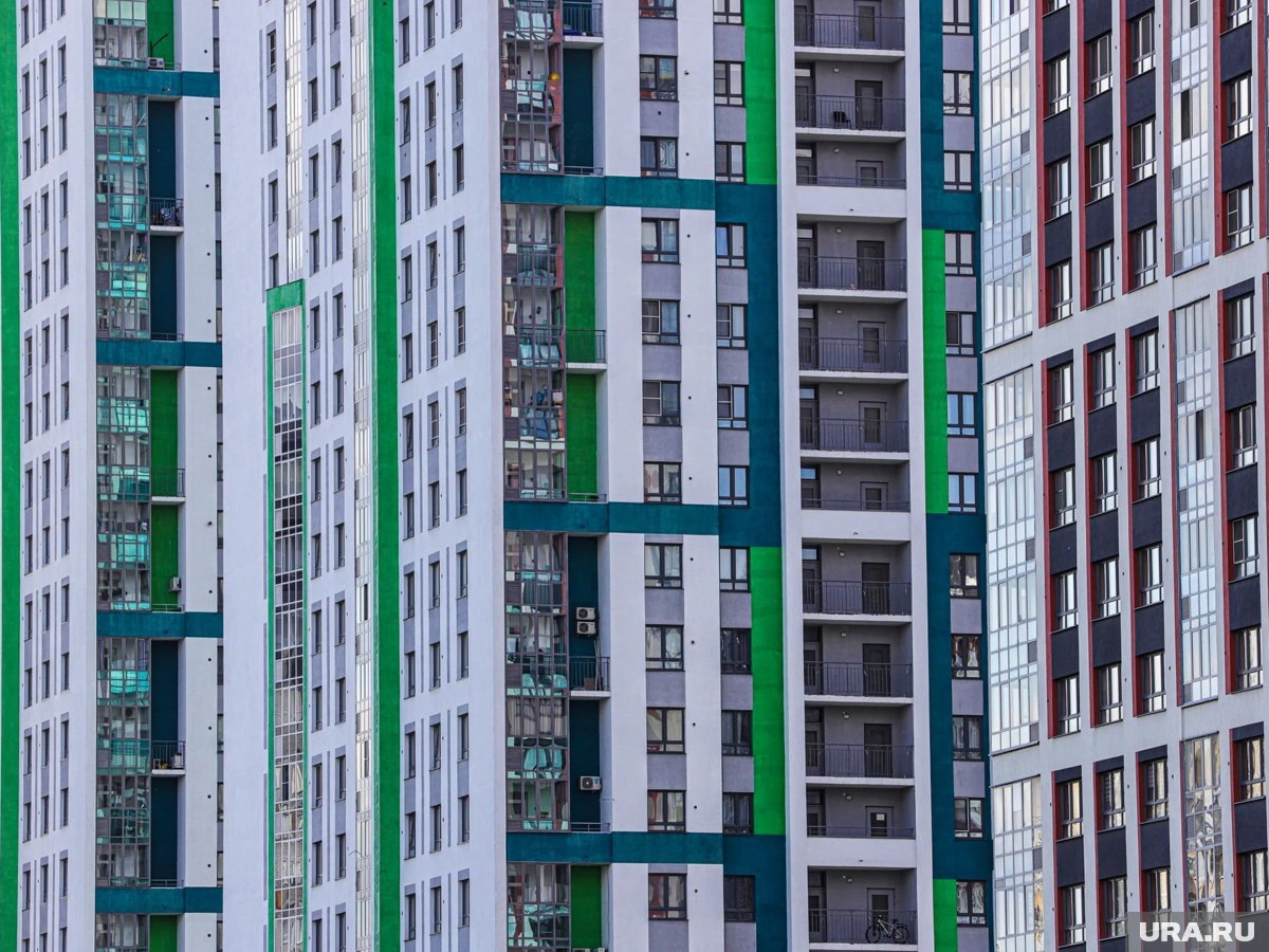     Неизвестные оставляют после себя в подъездах шприцы и горы мусора