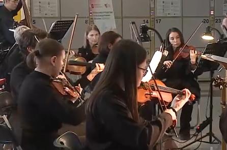     На красноярском вокзале прошел концерт классической музыки