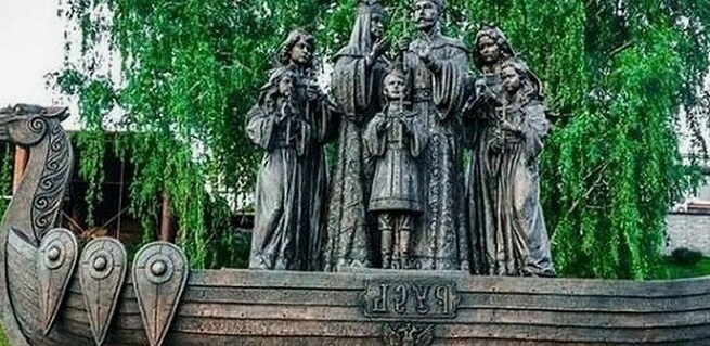 В Тюмени установлен памятник царской семье