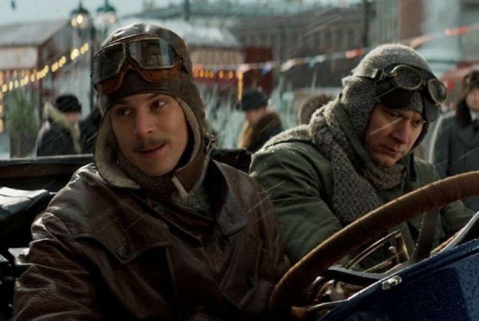    Съемки проходили в Санкт-Петербурге, Москве и Черногории. Фото: кадр из фильма "Битва моторов"