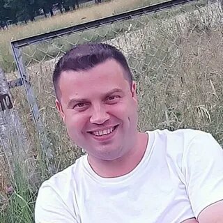 «Ты же все равно дома сидишь»: сказал муж, разбрасывая носки. Я перестала убирать его вещи ровно на неделю - квартиру было не узнать