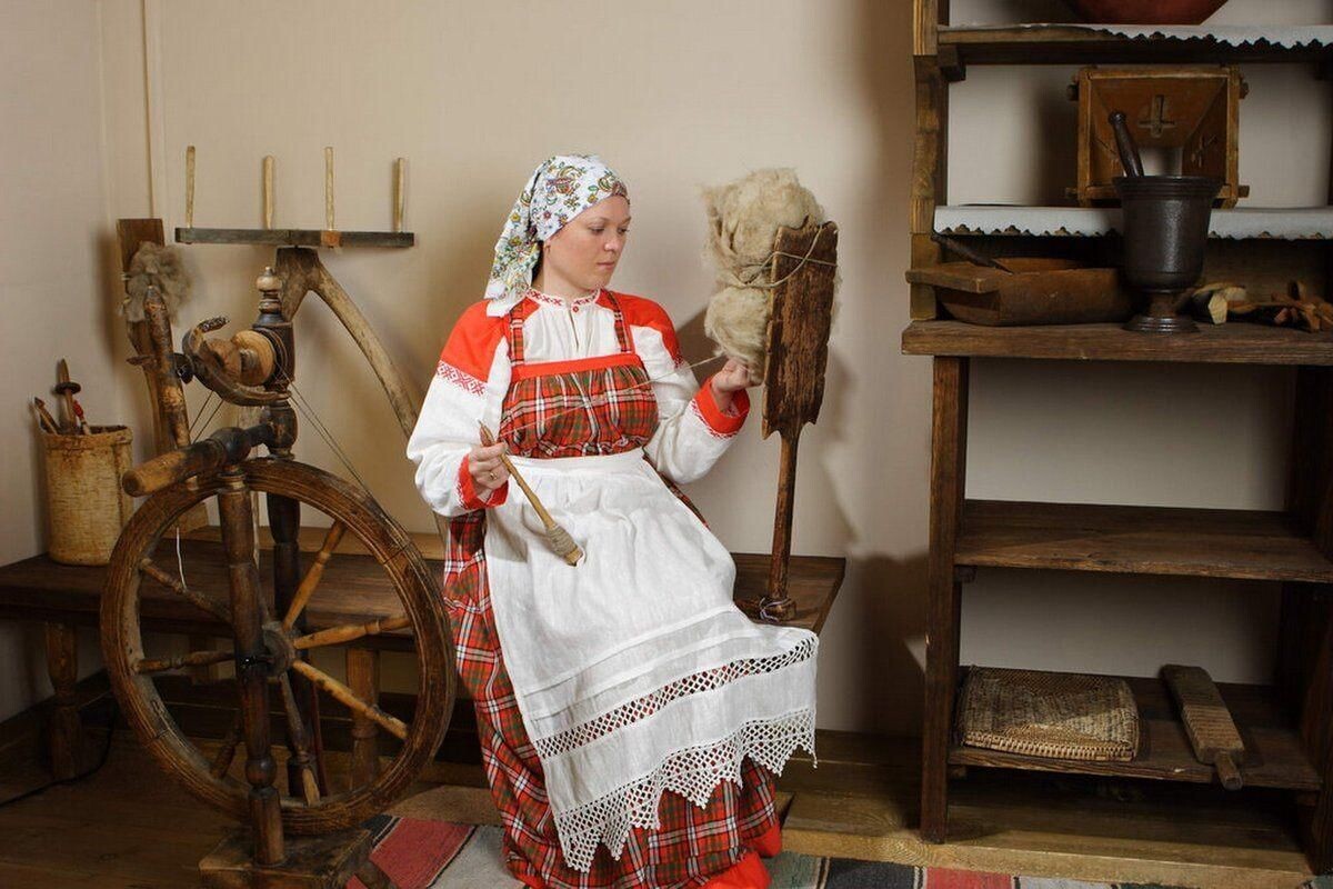 Это пряха. Фото Яндекс.Картинки. 